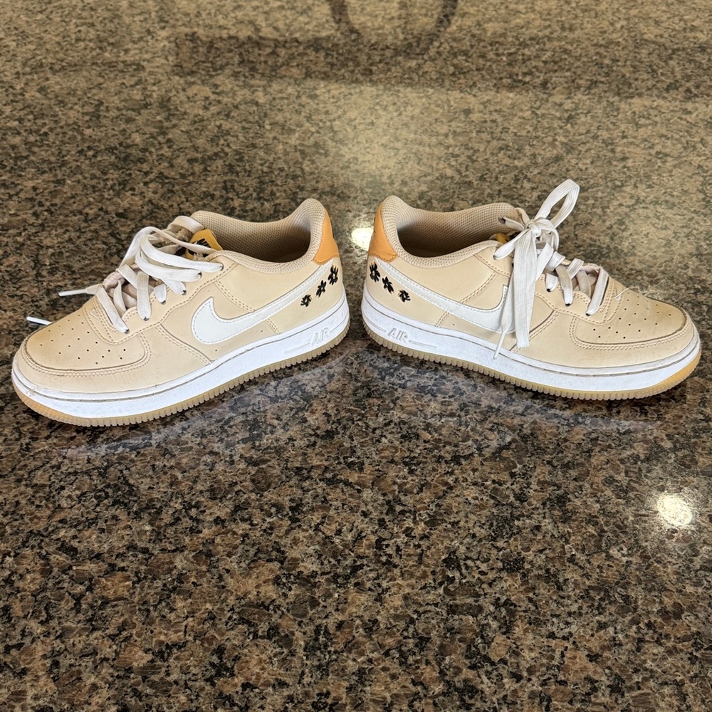 Nike Kids Air Force 1 Low SE floral Tan and White Sneakers